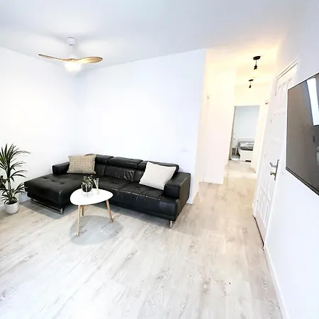 Beautiful, 2 Double Bedrooms In Cristianos, 3 Mins From The Apartmán